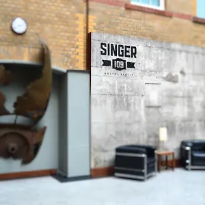 Singer109 Hostel, & Ostello